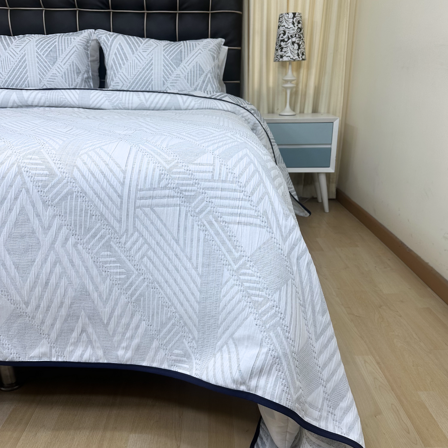 Sobrecama maja geométrico plata